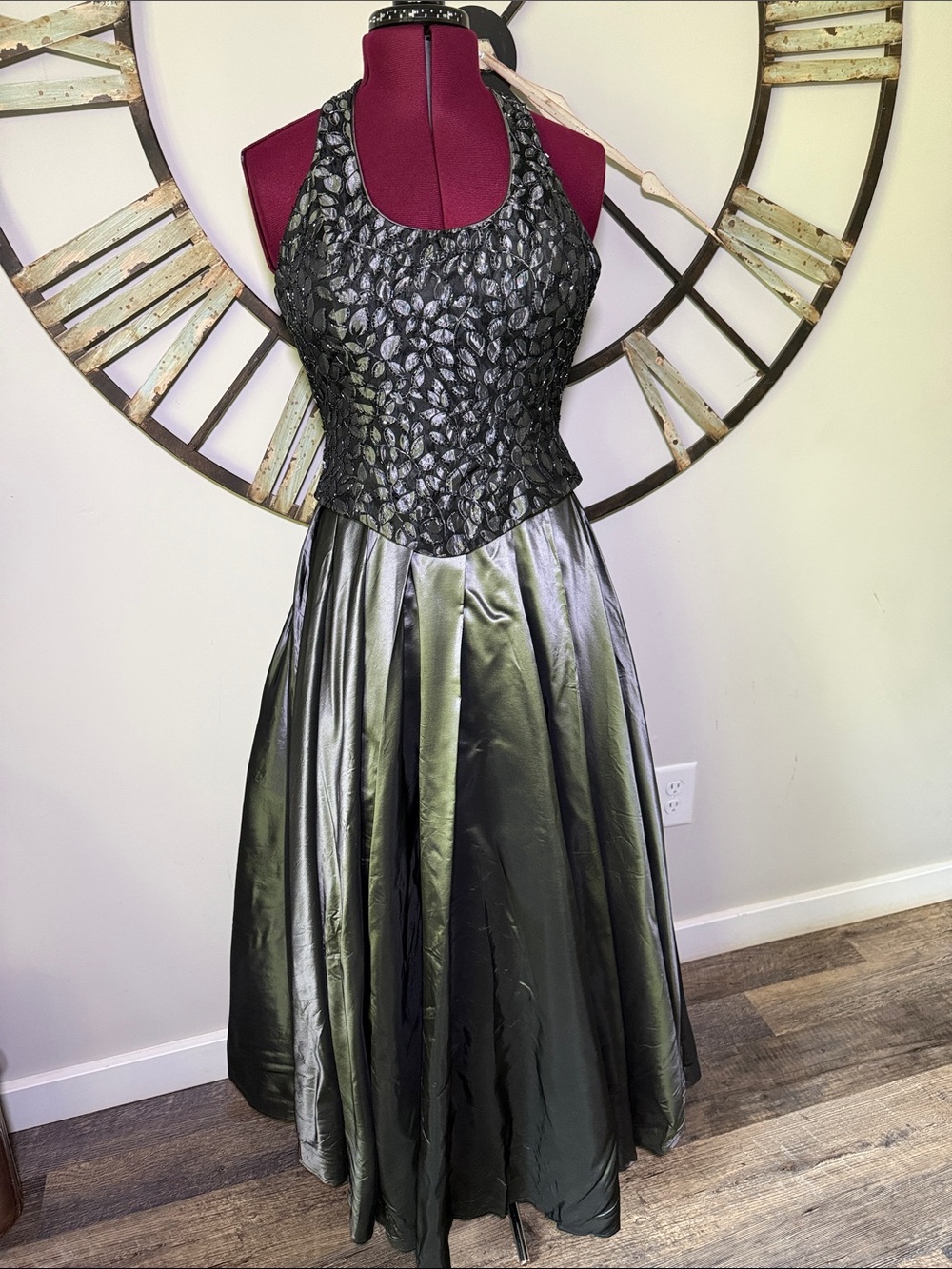 Vintage Tooties Women’s Sleeveless Metallic Black Beaded Cocktail Dress